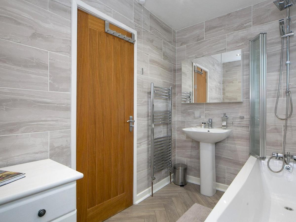 Pass The Keys Modern Coastal Home In Bull Bay Amlwch Exterior foto